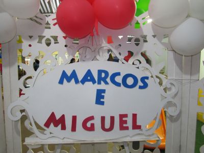 13.08.16 - Miguel e Marcos - Fazendinha *(arco iris decoracoes) 